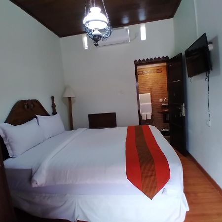 Dem Ayem Heritage Guest House Джокякарта Екстериор снимка
