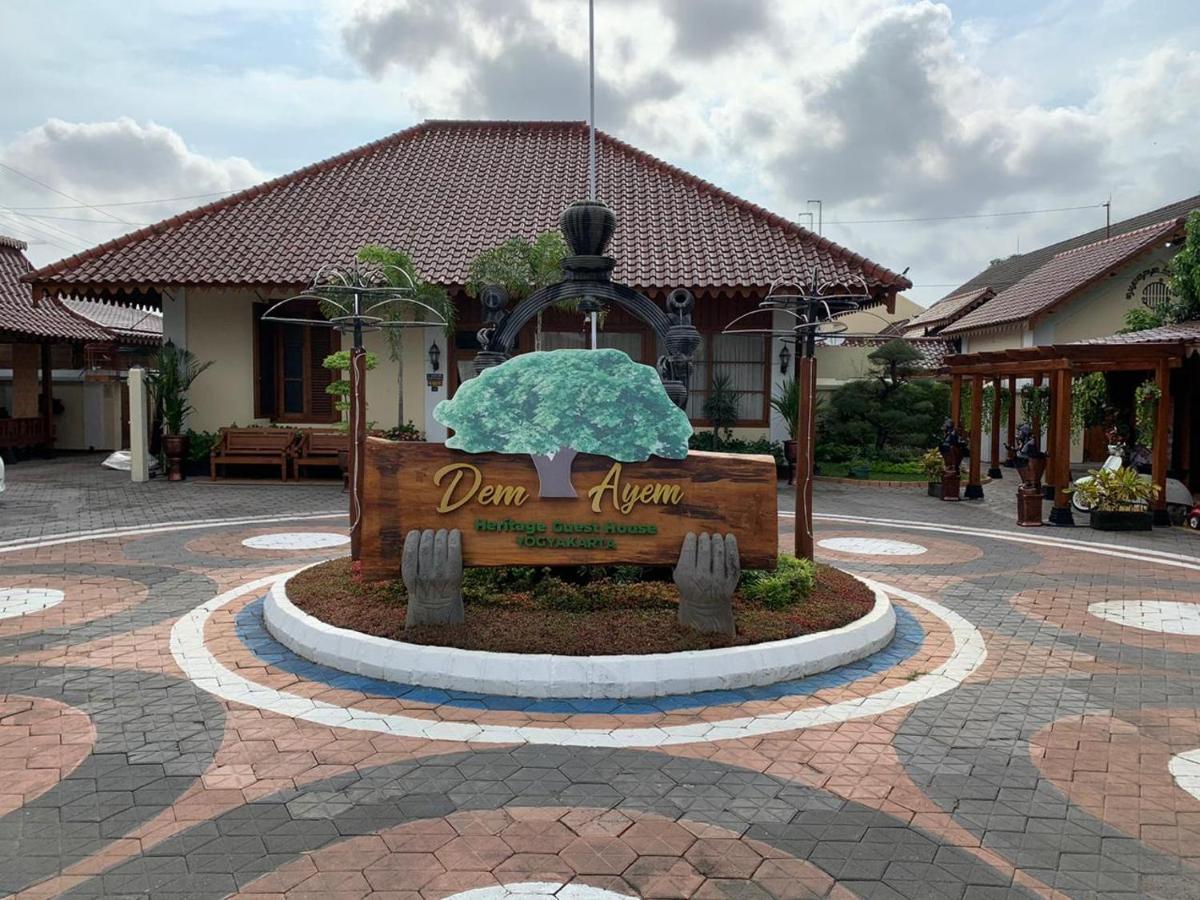 Dem Ayem Heritage Guest House Джокякарта Екстериор снимка