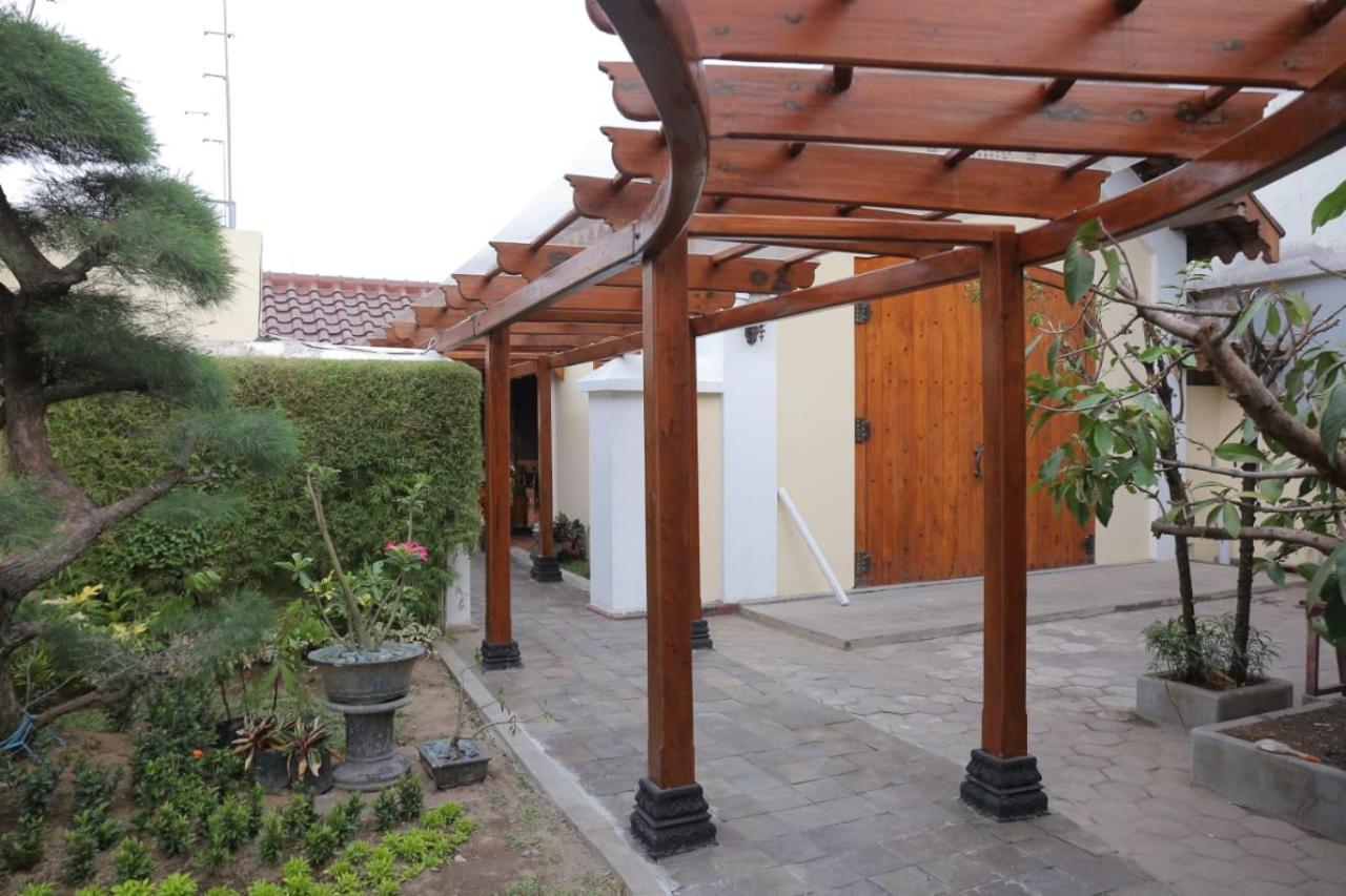Dem Ayem Heritage Guest House Джокякарта Екстериор снимка