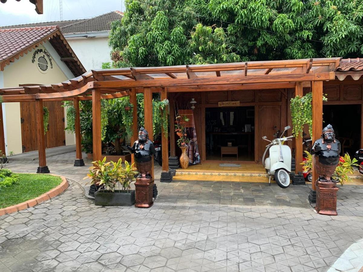 Dem Ayem Heritage Guest House Джокякарта Екстериор снимка