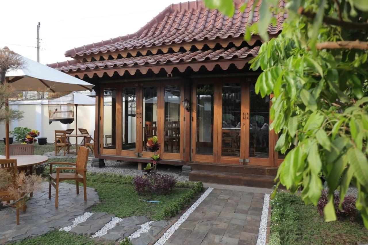 Dem Ayem Heritage Guest House Джокякарта Екстериор снимка