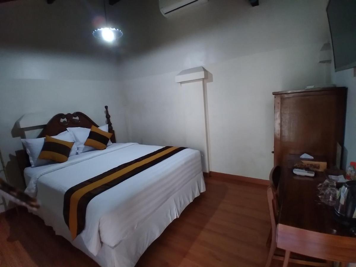 Dem Ayem Heritage Guest House Джокякарта Екстериор снимка